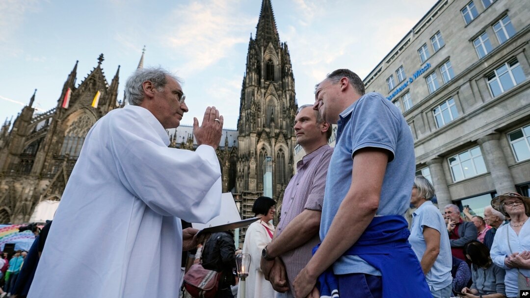 FILE - Same-sex couples take part in a public blessing ceremony in front of the Cologne Cathedral in Cologne, Germany, on Sept. 20, 2023. The Vatican said Dec. 18, 2023, in a ruling approved by Pope Francis that Catholic priests can administer blessings to same-sex couples.