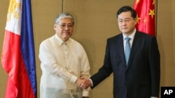 2023年4月22日，菲律賓外交部長馬納羅（Enrique Manalo）為中國外長秦剛到訪在鑽石酒店舉行了歡迎儀式。之後兩國外長就雙邊關係舉行了會談。