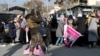 دیدبا حقوق بشر گفته است که طالبان در جریان سال گذشتۀ میلادی، فرمان‌ها و قوانین جدیدی را توشیح و اجرایی کردند که این اقدامات، منجر به تشدید محدودیت‌ها بر زنان و دختران در افغانستان شده است.