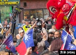 2024台湾总统大选国民党参选人侯友宜访问纽约中华公所受到支持者热烈欢迎。（方冰拍摄）
