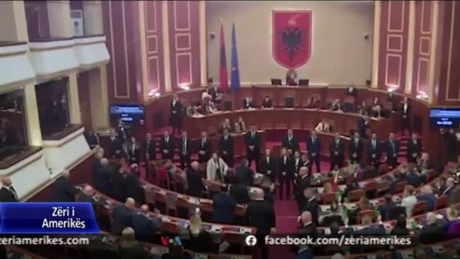 Shumica socialiste forcon rregulloren e Kuvendit. Krasniqi: Duhen zgjidhje me dialog