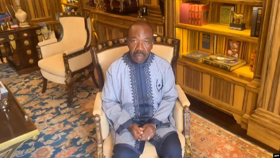 This video grab made from an unconfirmed video at an undisclosed location obtained by AFPTV, Aug. 30, 2023 shows deposed president Ali Bongo Ondimba calling on 'his friends around the world to make some noise' while under house arrest. (Photo by unknown source / AFP) 