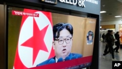 资料照片：2024年1月16日，韩国首尔一个电视屏幕显示的新闻节目中的朝鲜领导人金正恩。（美联社照片）