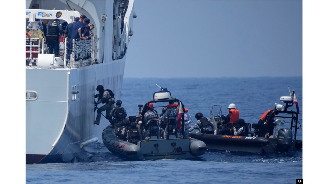 菲律賓、美國和日本的海岸警衛隊在菲律賓海岸外舉行海岸防衛聯合演習。(2023年6月6日)