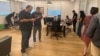 以色列高科技公司Code Blue与以色列最大的媒体及行销传播集团Gitam Group (BBDO Israel)合作在位于特拉维夫的Gitam总部成立了一个由志愿者组成的“平民作战室”(美国之音/赖素芬)
