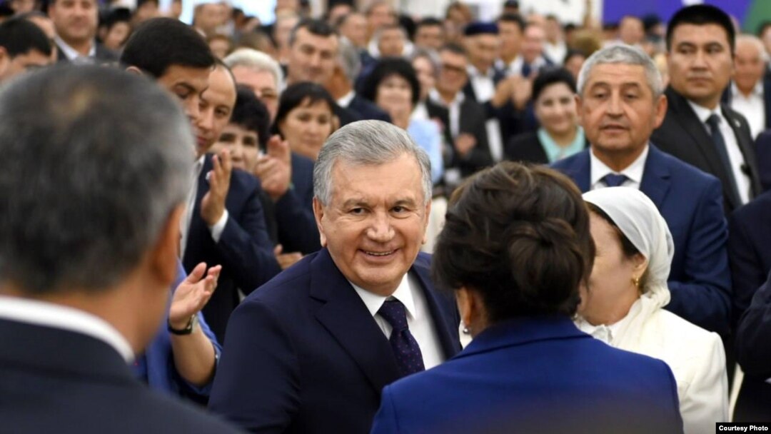 Uzbek President Shavkat Mirziyoyev meets with voters in the Tashkent region, Uzbekistan, July 7, 2023. (president.uz)