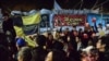 香港年宵花市產品諷刺時弊 反映港人身份認同