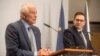 el representante de la UE, Josep Borrell, a la izquierda, junto al ministro de Asuntos Exteriores checo, Jan Lipavsky en una conferencia de prensa, el 31 de agosto de 2022 en Praga.