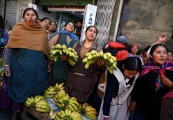 Bolivianos que apoyan a Evo Morales no aceptan las medidas del gobierno de transición.