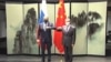 中国央视播放中国外长王毅在安徽屯溪会晤到访的俄罗斯外长拉夫罗夫（左）的影像。（2022年3月30日）