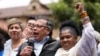 ARCHIVO - El presidente de Colombia, Gustavo Petro, acompañado por su vicepresidenta Francia Márquez, habla con sus seguidores durante una manifestación en Bogotá, Colombia, el 7 de junio de 2023. AP