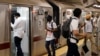 Metro u Njujorku prvog dana otvaranja grada (Foto: Rojters/Mike Segar)