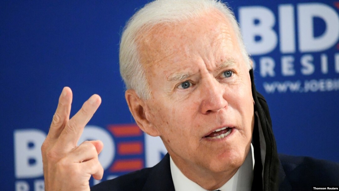 El candidato presidencial demócrata Joe Biden habla durante un evento de campaña en Filadelfia.