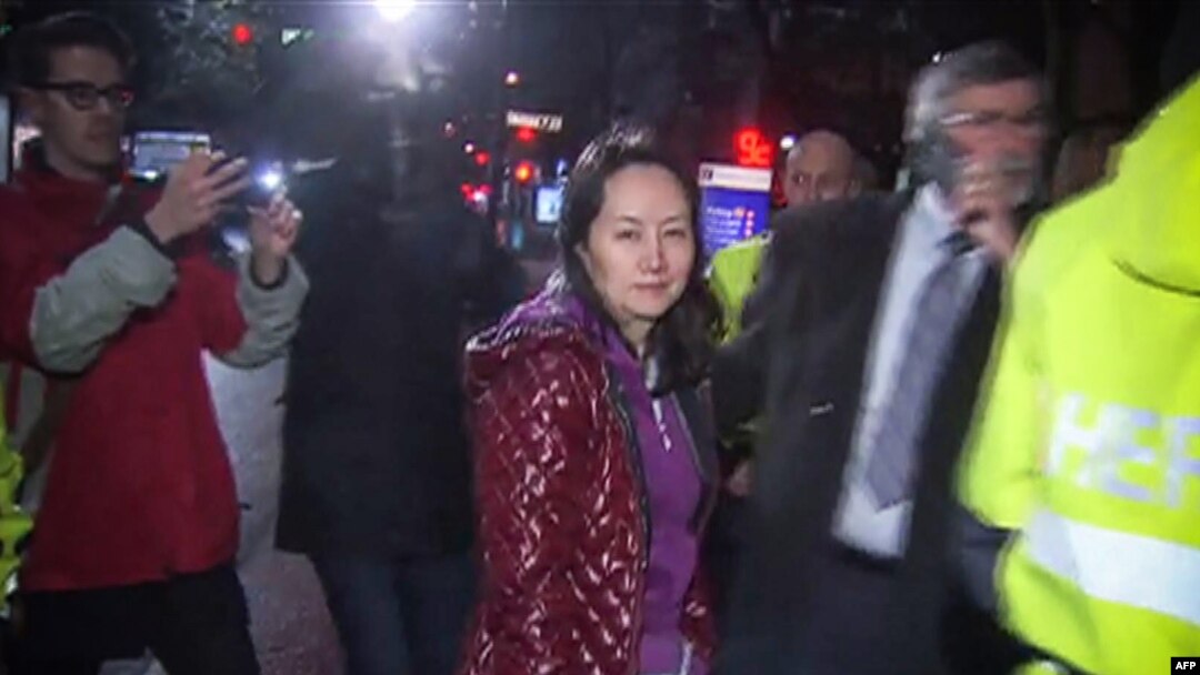 CTV向法新社提供的電視圖像顯示,華為技術公司首席財務官孟晚舟2018年12月11日在溫哥華的不列顛哥倫比亞省高等法院舉行的保釋聽證會後離開。