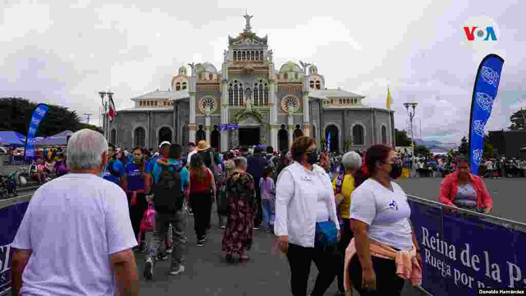 Miles de costarricenses acudieron a la peregrinación este martes 2 de agosto de 2022. Foto Donaldo Hernández, VOA