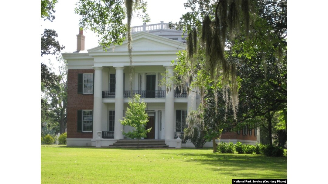 Guided tours of the Melrose mansion give visitors a glimpse into the lifestyle of the pre-Civil War American South and help them understand the roles that slaves played in an estate setting.