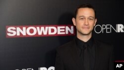 Joseph Gordon-Levitt attends the premiere of "Snowden" at AMC Loews Lincoln Square in New York, Sept. 13, 2016. 