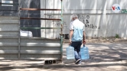 “Es como si fuéramos una sociedad de mendigos”. Foto Nicole Kolster, VOA.