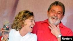 Marisa Letícia e antigo Presidente Lula em acto público