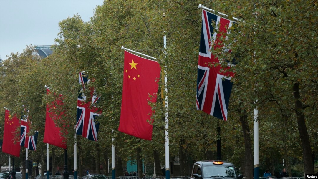 中英兩國國旗在倫敦街頭飄揚。（2015年10月19日）