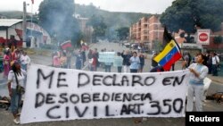 Las protestas antigubernamentales se mantienen en Caracas y en otras ciudades del país.