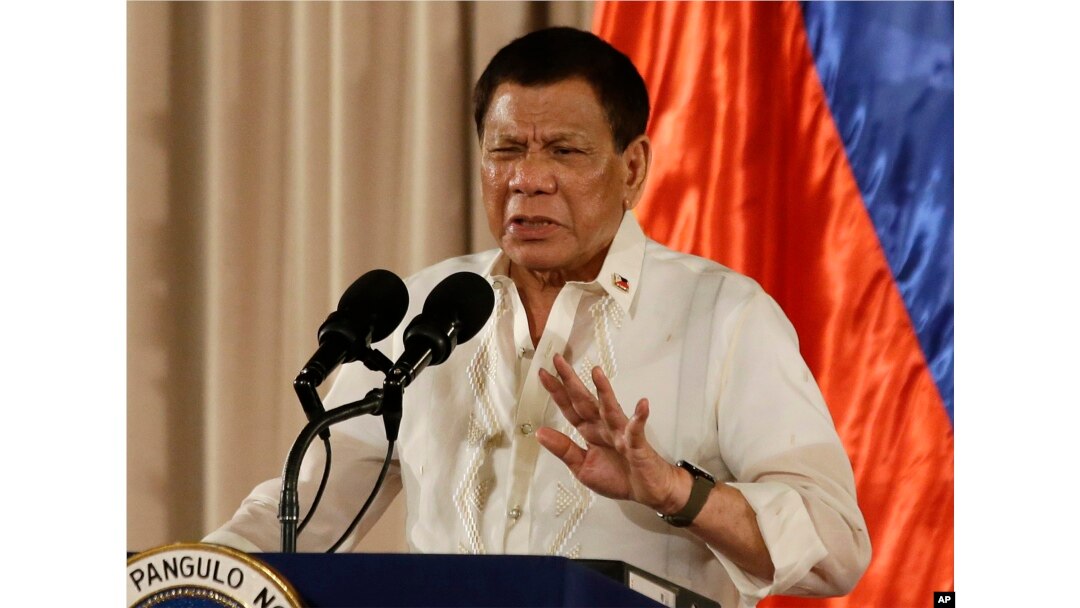 Philippine President Rodrigo Duterte gestures during the 19th Founding Anniversary of the Volunteers Against Crime and Corruption at the Malacanang Presidential Palace in Manila, Philippines, Aug, 16, 2017.