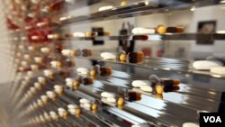 Un gran número de estadounidenses buscan alternativas más económicas para evitar pagar los altos precios de las medicinas en EE.UU.