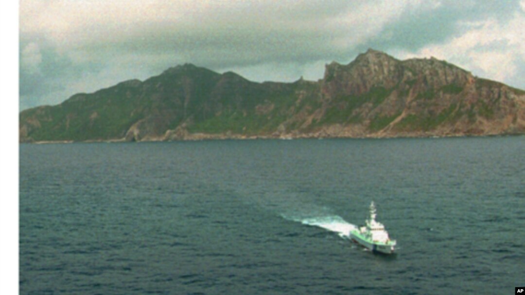 日本海上保安廳巡邏艇在有爭議的釣魚島附近巡邏：1996年9月25日(資料圖片)