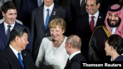 Líderes del G20 reunidos en una cumbre en Osaka, Japón, el 3 de julio de 2020.