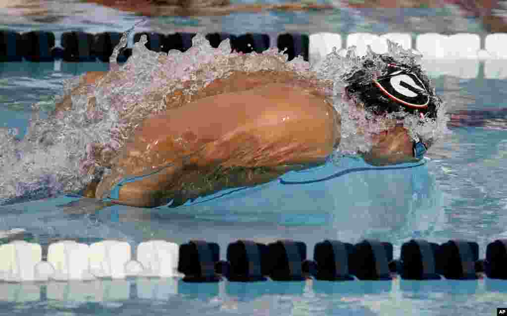 Chase Kalisz swims in the men's 200-meter individual medley final at the U.S. national championships swimming meet in Irvine, California, July 29, 2018.