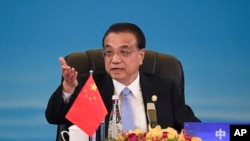 中國總理李克強在成都舉行的中日韓領導人峰會上講話。 （2019年12月24日）