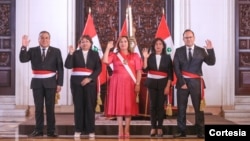 La presidenta peruana, Dina Boluarte, tomó juramento en Palacio de Gobierno a sus nuevos ministros de Economía y Finanzas; Desarrollo e Inclusión Social, y Mujer y Poblaciones Vulnerables. En Lima, el 31 de enero de 2025.