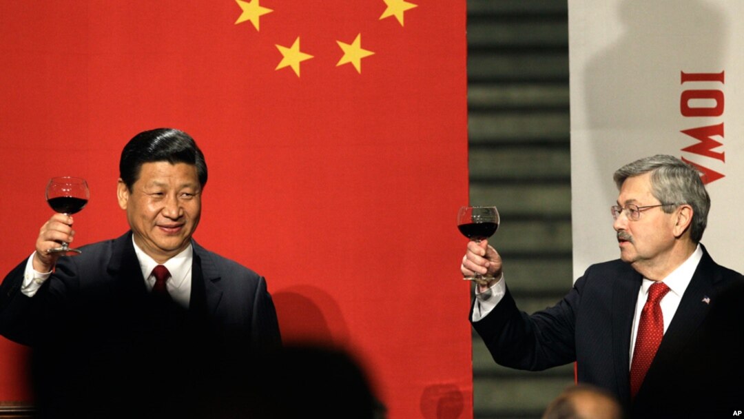2012年2月15日，布蘭斯塔德以愛奧華州州長歡迎到訪的中國國家主席習近平。