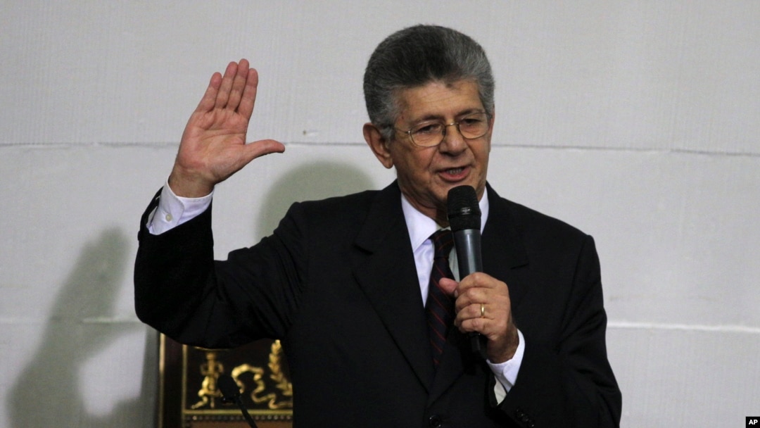 Parliamentary President Henry Ramos swears in newly elected members of the National Assembly in Caracas, Venezuela, Jan. 5, 2016.