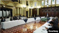 Reuniones para dialogar sobre el presupuesto de Guatemala para el próximo año. [Foto: Secretaría de presidencia de Guatemala]