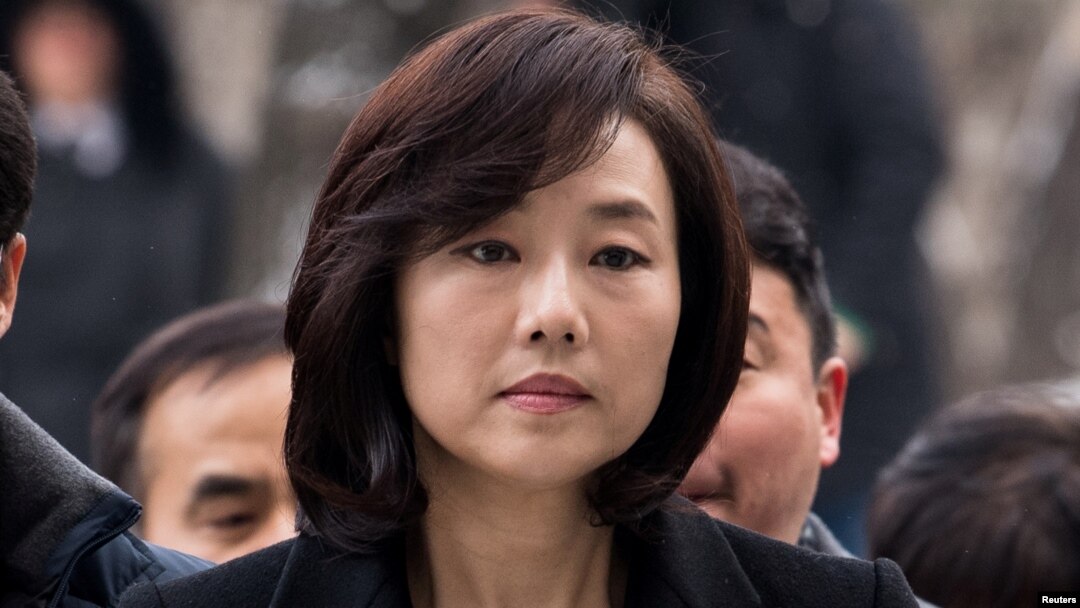Culture Minister Cho Yoon-sun arrives at the Seoul Central District court in Seoul, South Korea, Jan. 20, 2017. 