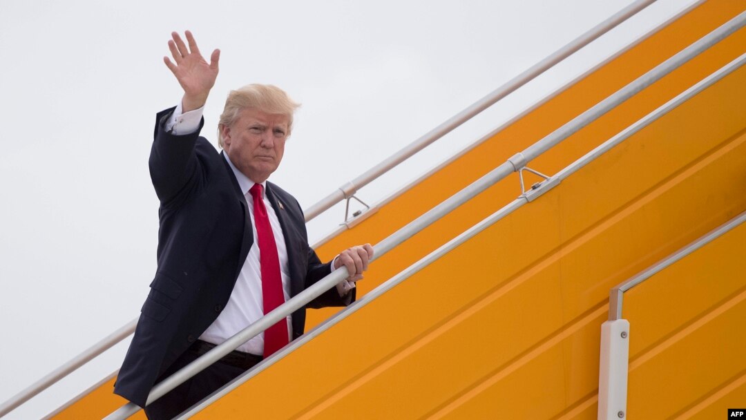 U.S. President Donald Trump waves as he leaves Danang for Hanoi, Vietnam, after attending the Asia-Pacific Economic Cooperation (APEC) Summit, Nov. 11, 2017.