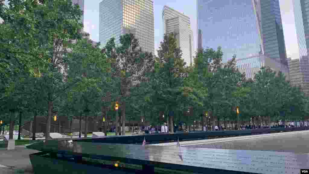 Los homenajes se realizan en la plaza conmemorativa en el sitio del World Trade Center en la ciudad de Nueva York, en el Pentágono, en las afueras de Washington, D.C.