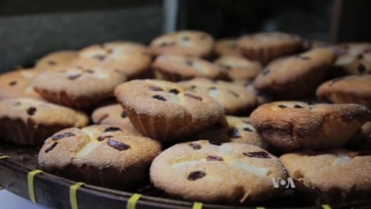 Sweet Bangkok Snack Offers Piece of History