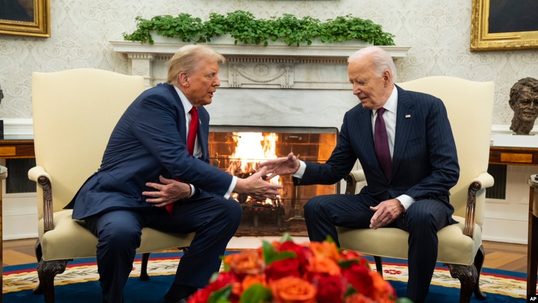 美國總統拜登與當選總統特朗普在白宮橢圓辦公室舉行會晤。(2024年11月13日)