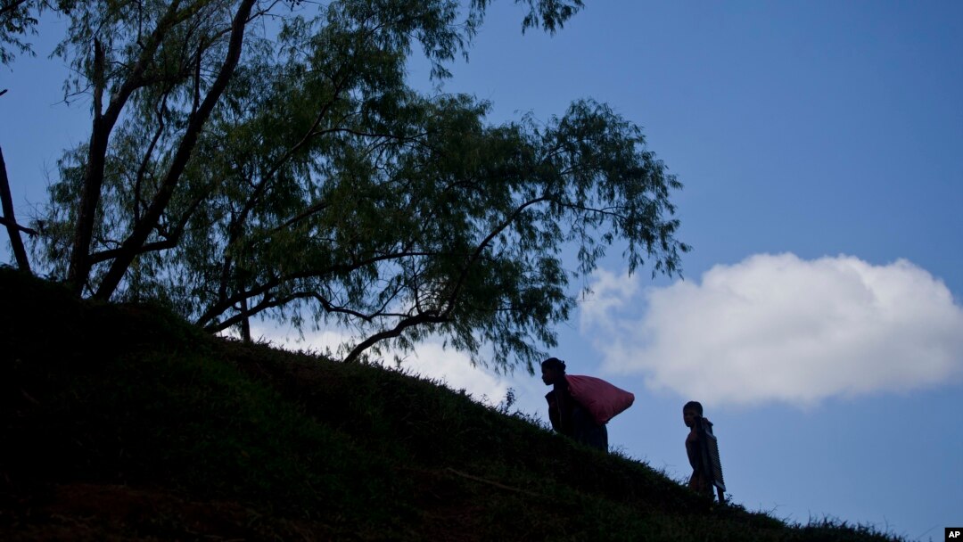 FILE – A woman and a girl arrive in Nicaragua in September 2015, after being displaced by land conflicts that continue to plague Honduran Miskitos. 