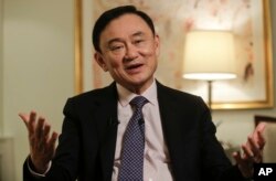 2016年3月9日，泰国前总理他信在纽约的新闻采访中回答问题。