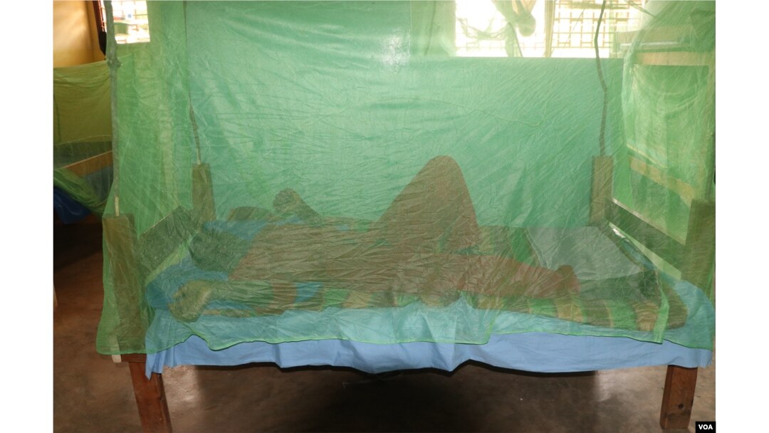 A person sleeps under a mosquito net in Balaka district, Malawi, Sept. 28, 2022, as people in the country are encouraged to do to help prevent malaria. (Lameck Masina/VOA)