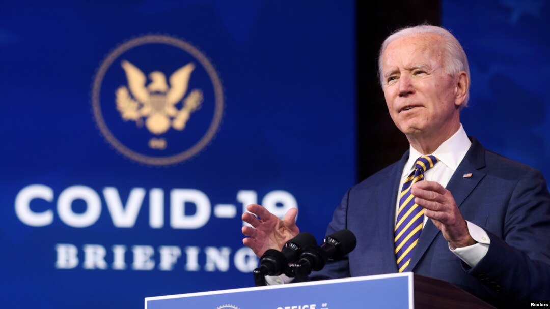 El presidente electo de EE.UU., Joe Biden, habla sobre la respuesta a la pandemia, en Wilmington, Delaware, el 29 de diciembre de 2020. Está previsto que este jueves 14 de enero de 2020 vuelva sobre el tema.