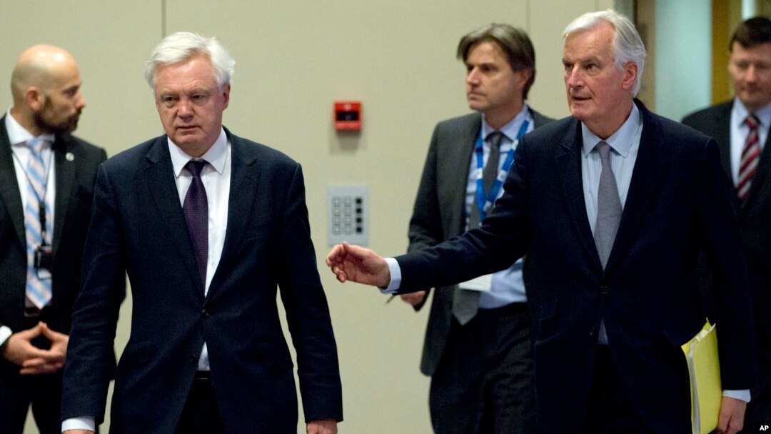 British Secretary of State for Exiting the European Union David Davis, second left, and European Union chief Brexit negotiator Michel Barnier arrive for a media conference at EU headquarters in Brussels, Belgium, Dec. 4, 2017.