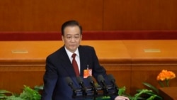 时任中国总理的温家宝在全国人大年度会议上讲话。（2013年3月5日）