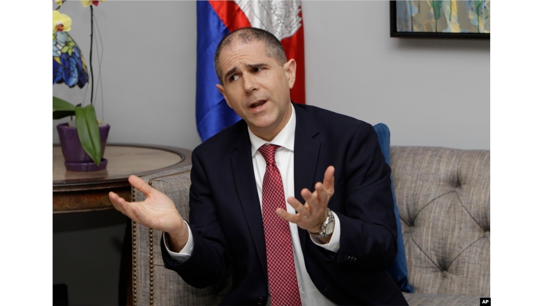 U.S. Assistant Secretary of State for Consular Affairs Carl C. Risch gestures during a news conference in Phnom Penh, Cambodia, Feb. 9, 2018. Rich was in Cambodia to talk with senior government officials about resuming the repatriation of convicted Cambod