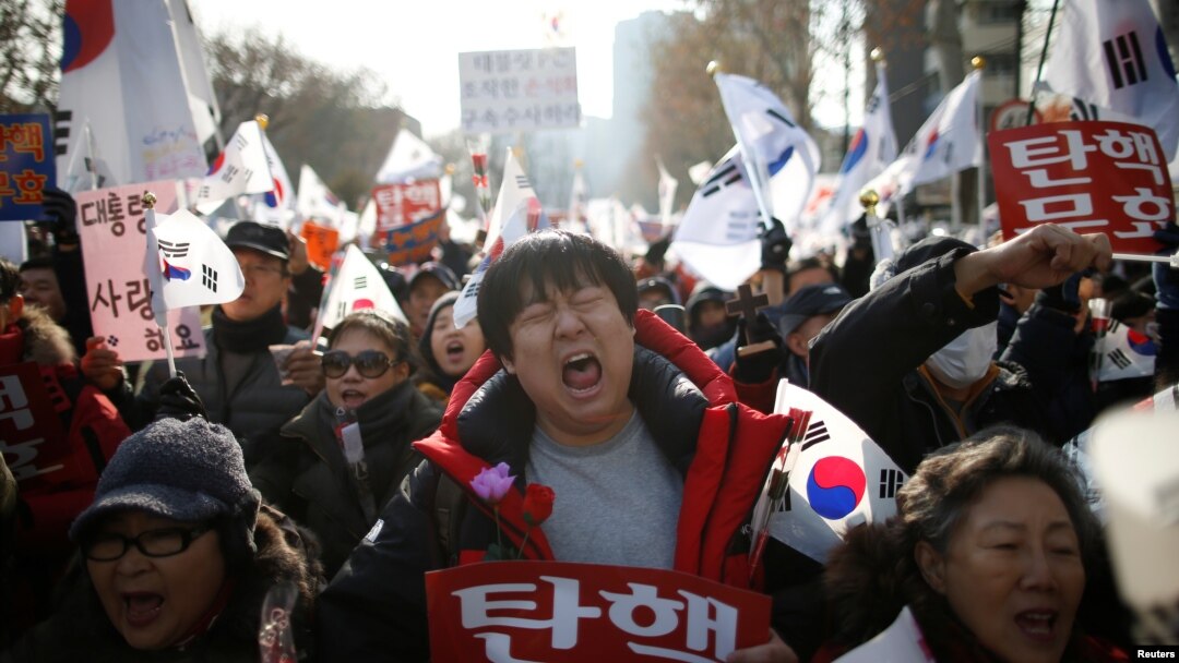 Supporters of South Korean President Park Geun-hye attend a protest opposing her impeachment near the constitutional court in Seoul, South Korea, Dec. 17, 2016. 