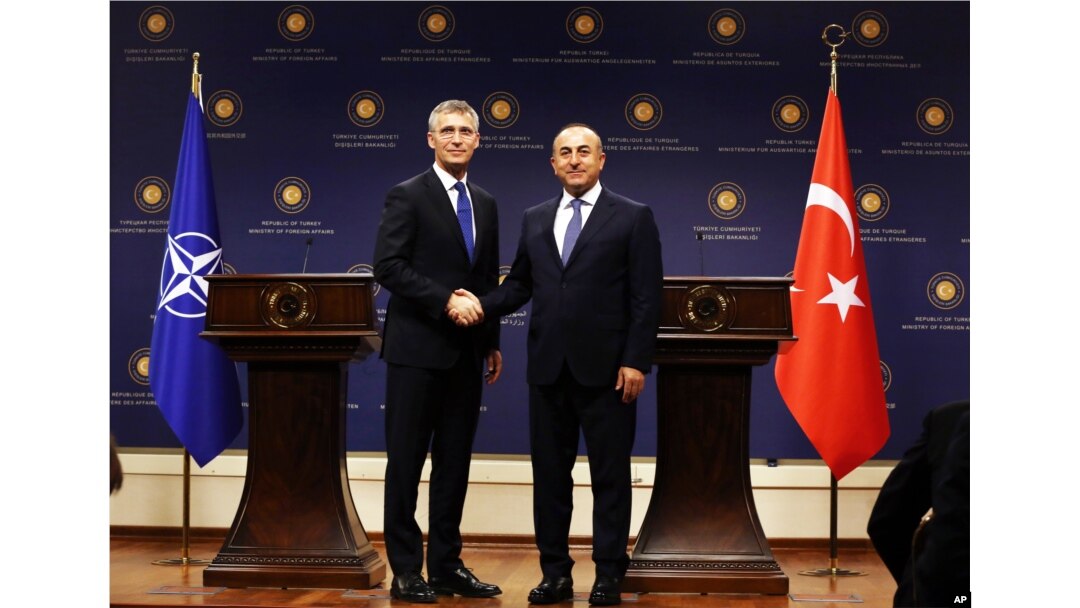 NATO Secretary General Jens Stoltenberg, left, and Turkish Foreign Minister Mevlut Cavusoglu shake hands afer a joint news conference in Ankara, Turkey, April 21, 2016.