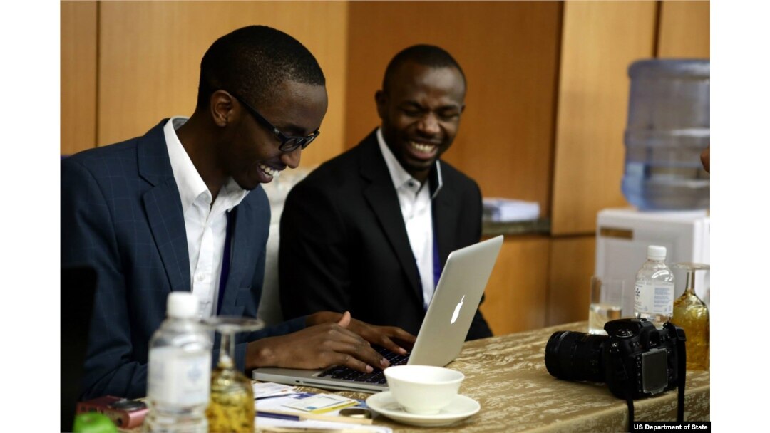 Two finalists in the 2013 GIST Tech-I Competition.